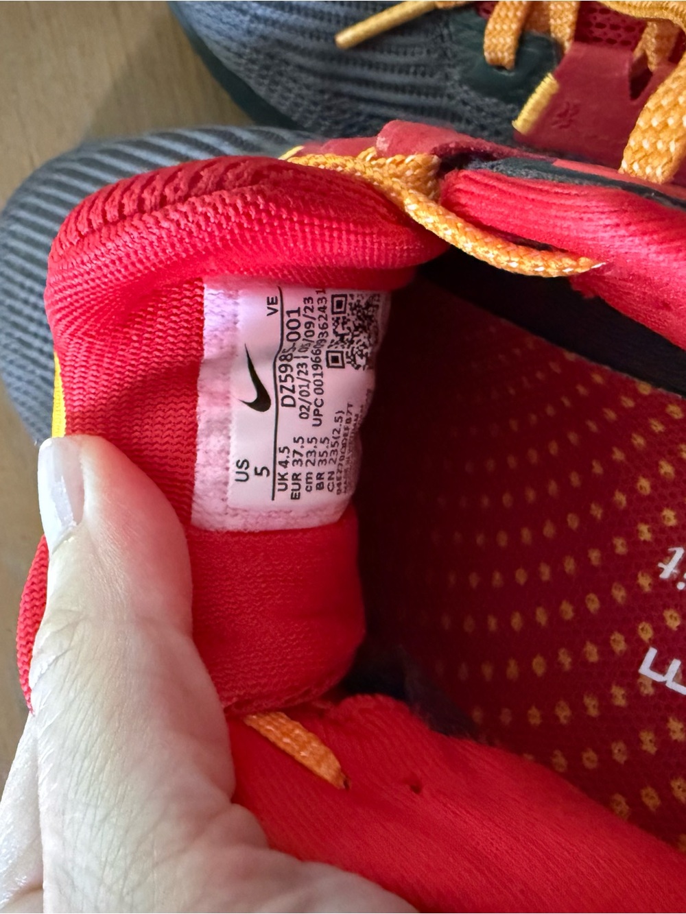 Kansas City Chiefs Nike Pegasus 40 Red and Yellow Athletic Shoe (Pair) - Picture 5 of 5